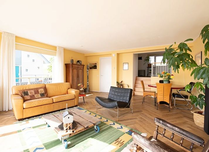 Terrace overlooking the lake at Cottage in Maasbommel, Riverside.