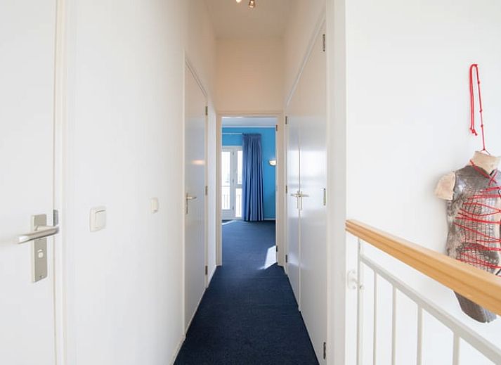 Sunny terrace of vacation home Cottage in Maasbommel, ideal for relaxation.