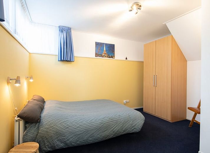 Spacious waterfront terrace at Cottage in Maasbommel, perfect for enjoying nature.