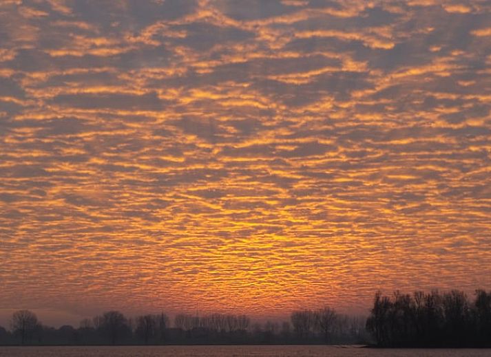 Cozy living room of Cottage in Maasbommel, vacation home in Rivers Region.