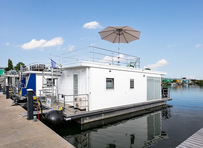 Gemuetliches Wohnzimmer im Ferienhaus La Serafat in Maasbommel, Gelderland mit komfortabler Einrichtung.