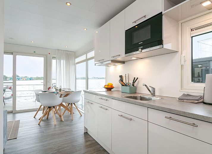 Schlafzimmer im Ferienhaus La Serafat in Maasbommel, Gelderland mit bequemem Doppelbett.