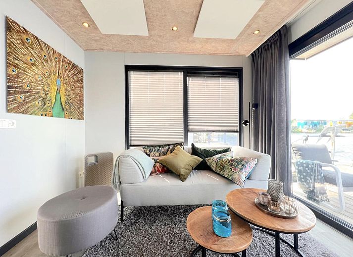 Jopies Houseboat in Maasbommel biedt een prachtig uitzicht over het water in het Rivierengebied van Gelderland.