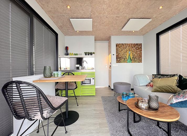 Jopies Houseboat in Maasbommel biedt een prachtig uitzicht over het water in het Rivierengebied van Gelderland.