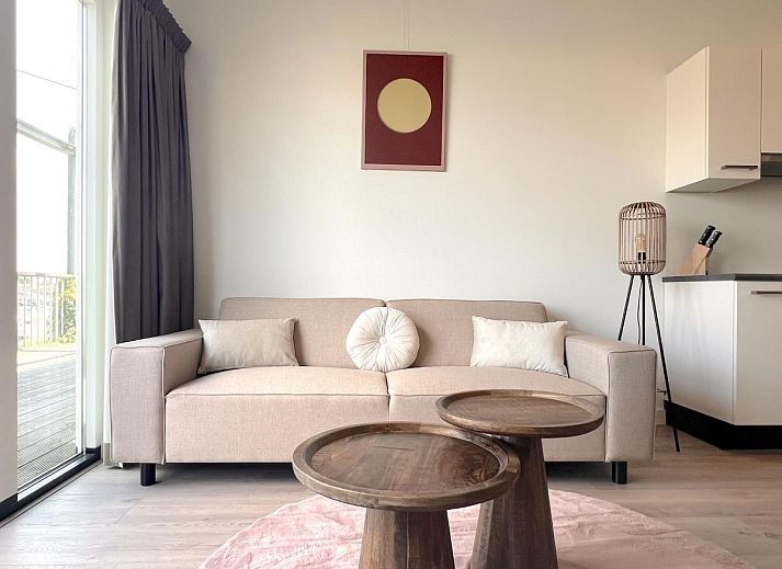 Geniessen Sie von der Terrasse des Ferienhauses Havenzicht in Maasbommel, Rivierengebied, Gelderland, den Blick auf den Jachthafen.