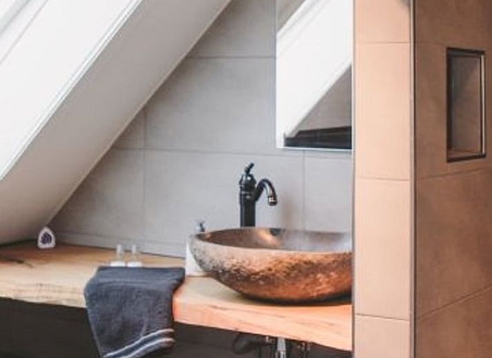 Das Ferienhaus in Rossum bietet rustikalen Charme im Rivierengebied, Gelderland.