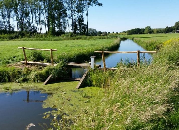 Esszimmer mit Aussicht im Ferienhaus in Rossum, ideal fuer Familienessen in Gelderland.