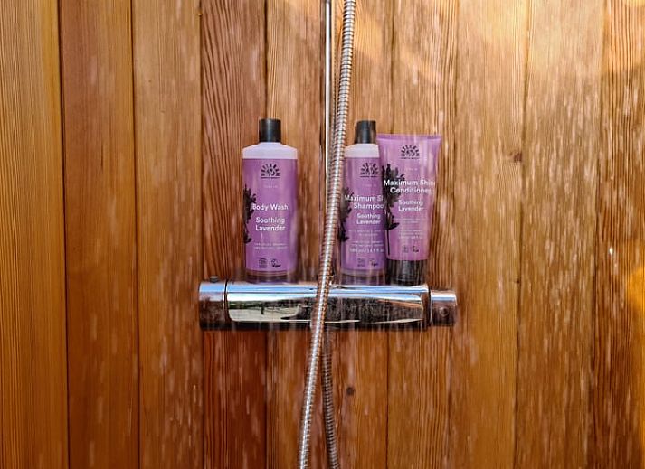 Moderne keuken in Huisje in Toldijk, vakantiewoning in het Rivierengebied, Gelderland.