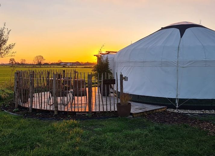 Houtkachel voor warmte in Huisje in Toldijk, vakantiehuis in Toldijk, Rivierengebied.
