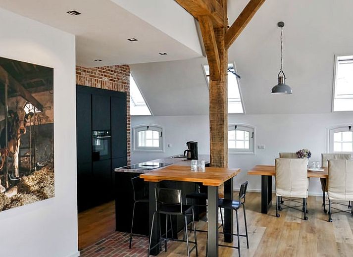 Ferienhaus in Angerlo mit Reetdach, gelegen in Rivierengebied, Gelderland.