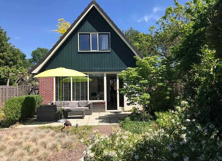 Ferienhaus DG312 in Winterswijk, Gelderland, mit gruener Umgebung und traditioneller Architektur.