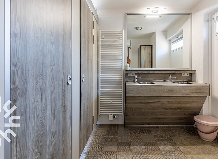 Schlafzimmer mit einzigartigem Dekor in DG238 Ferienhaus Winterswijk Achterhoek.