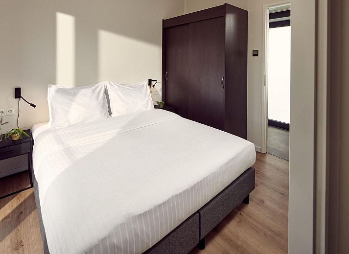 Moderne woonkamer van Vakantievilla Amalia 4 in Kotten, Achterhoek met keuken en eethoek.