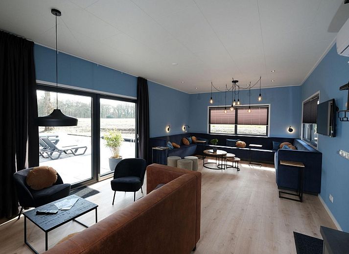 Naturnahes Ferienhaus Amalia Familia in Kotten, Achterhoek mit Schwimmbad und Sonnenliegen.