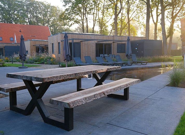 Moderne, stilvoll eingerichtete Kueche im Ferienhaus Amalia Familia, Kotten, Achterhoek.