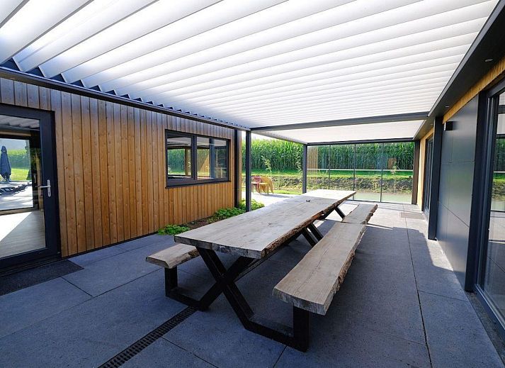 Moderne, stilvoll eingerichtete Kueche im Ferienhaus Amalia Familia, Kotten, Achterhoek.