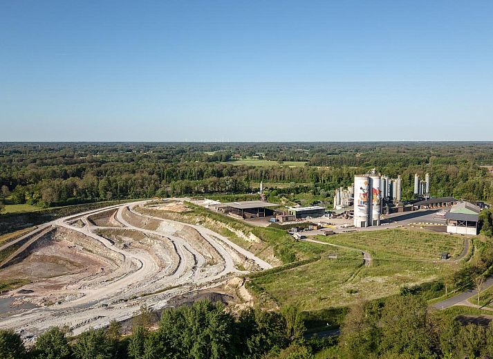 Geniessen Sie die ruhige Natur rund um die Ferienvilla Boslodge 2 mit Sauna in Kotten, Achterhoek, Gelderland mit schoenem Waldblick.