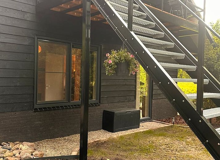 Aussenansicht des Ferienhauses in Rekken, umgeben von Natur in Achterhoek, Gelderland.