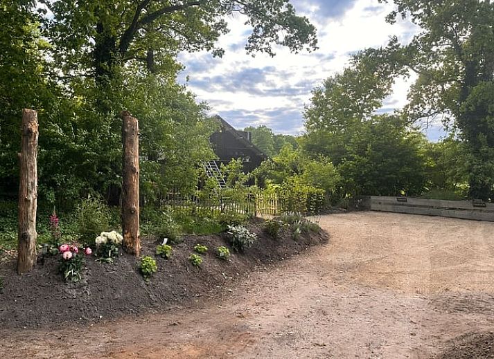 Aussenansicht des Ferienhauses in Rekken, umgeben von Natur in Achterhoek, Gelderland.