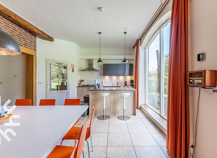 Moderne badkamer in DG302 vakantiehuis in Halle, Achterhoek, Gelderland.