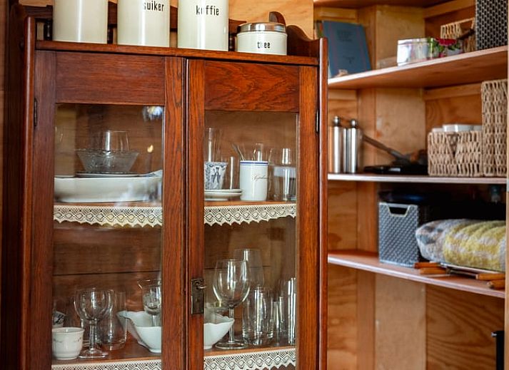 Stilvolle Kueche des Ferienhauses in Halle, gelegen in Achterhoek, Gelderland.