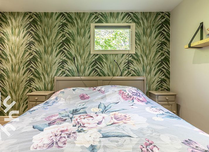 Vacation home DG411 in Heelweg, Achterhoek with wooden terrace and green garden.