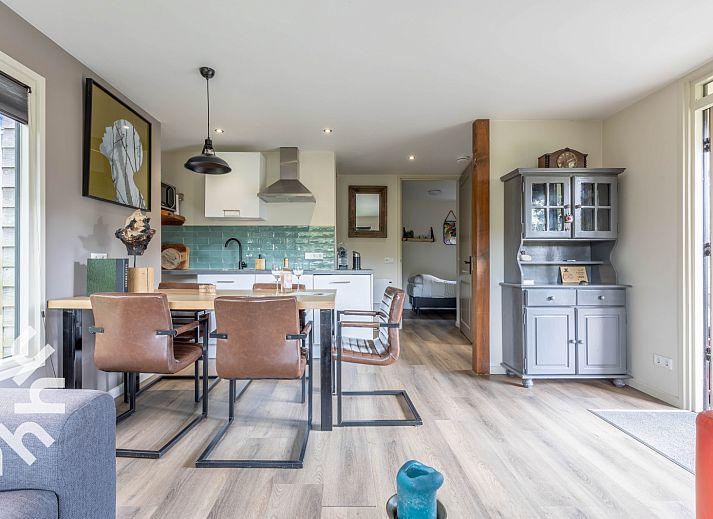 Modern bathroom in vacation home DG411 in Heelweg, Achterhoek, Gelderland.