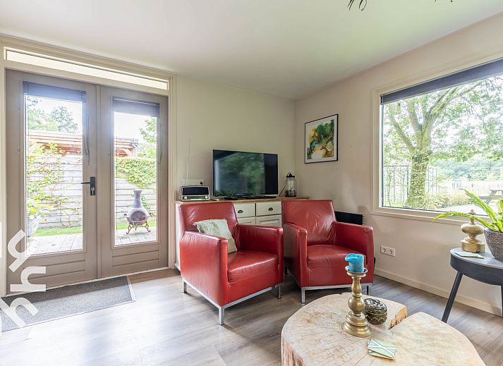 Modern bathroom in vacation home DG411 in Heelweg, Achterhoek, Gelderland.