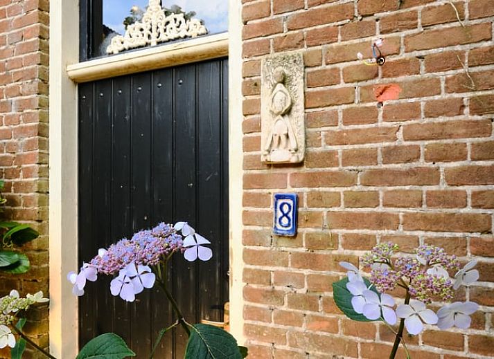 Gemuetliches Interieur des Ferienhauses in Zelhem, Achterhoek mit moderner Einrichtung und Holzofen, ideal fuer einen entspannten Aufenthalt in Gelderland.