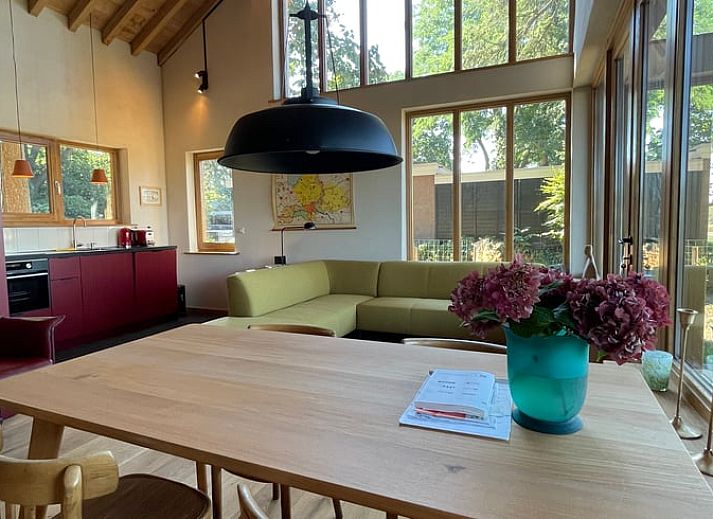 Rustikaler Charme des Ferienhauses in Epse, Achterhoek, mit Blick auf Felder.