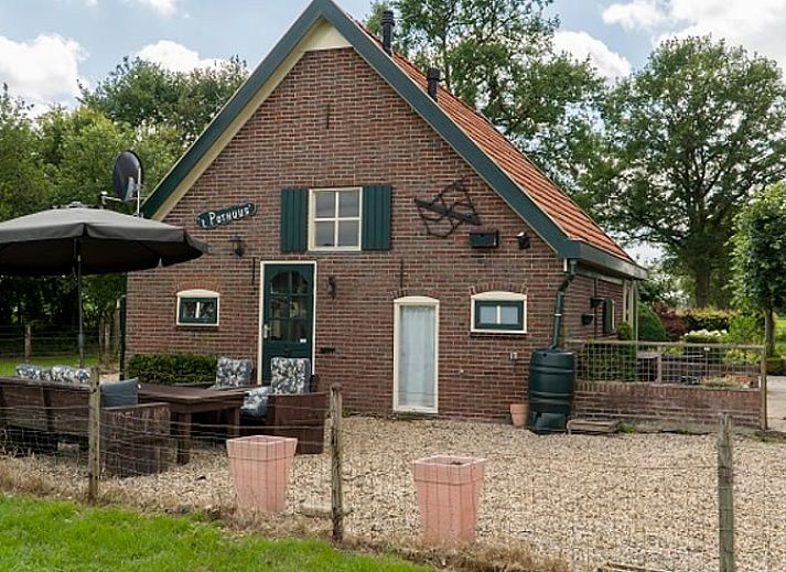 Das Ferienhaus in Ruurlo, in der schoenen Region Achterhoek gelegen, bietet einen idyllischen Blick auf den bluehenden Garten und die Natur Gelderlands.
