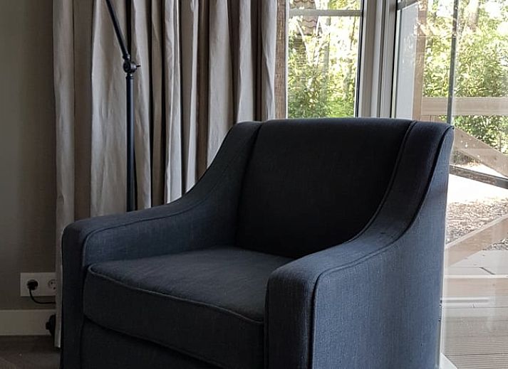 Gemuetliches Wohnzimmer im Ferienhaus in Ruurlo mit komfortabler Sitzecke in Achterhoek, Gelderland.