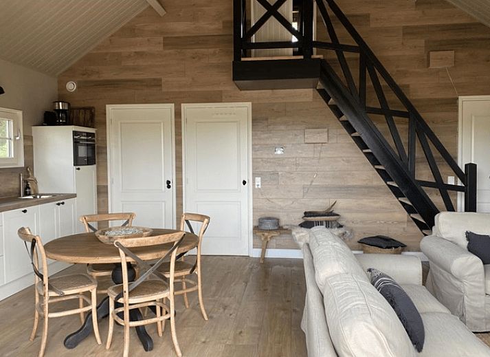 Ferienhaus in Ruurlo mit geraeumiger Veranda, gelegen in der gruenen Umgebung von Achterhoek, Gelderland, ideal fuer einen erholsamen Aufenthalt.