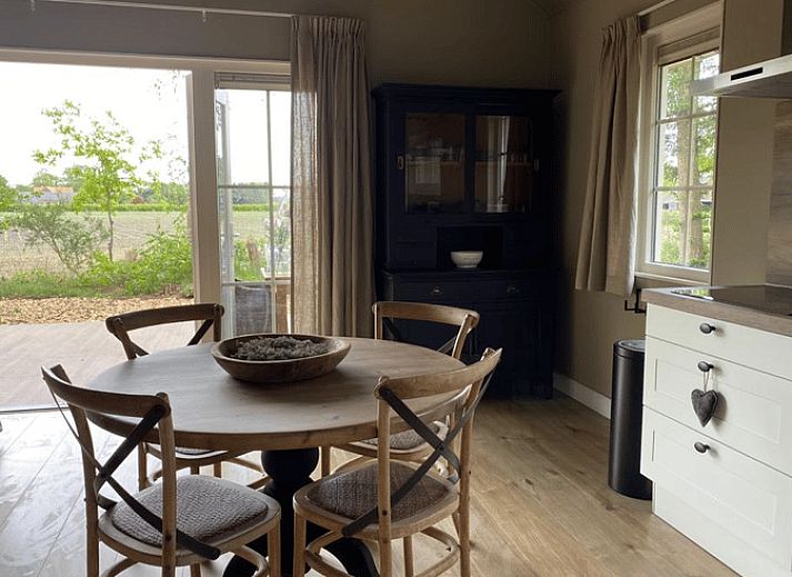 Ferienhaus in Ruurlo mit geraeumiger Veranda, gelegen in der gruenen Umgebung von Achterhoek, Gelderland, ideal fuer einen erholsamen Aufenthalt.