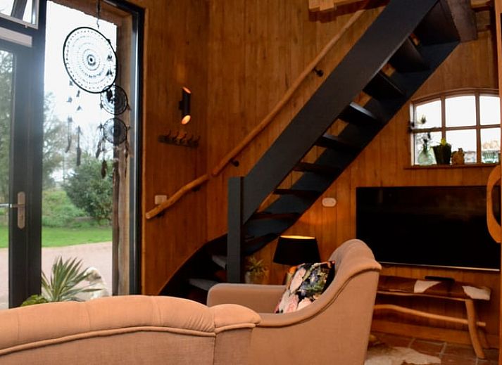 Geniet van de rust in de houten hottub bij Vakantiehuisje in Ruurlo, gelegen in de groene Achterhoek, Gelderland.