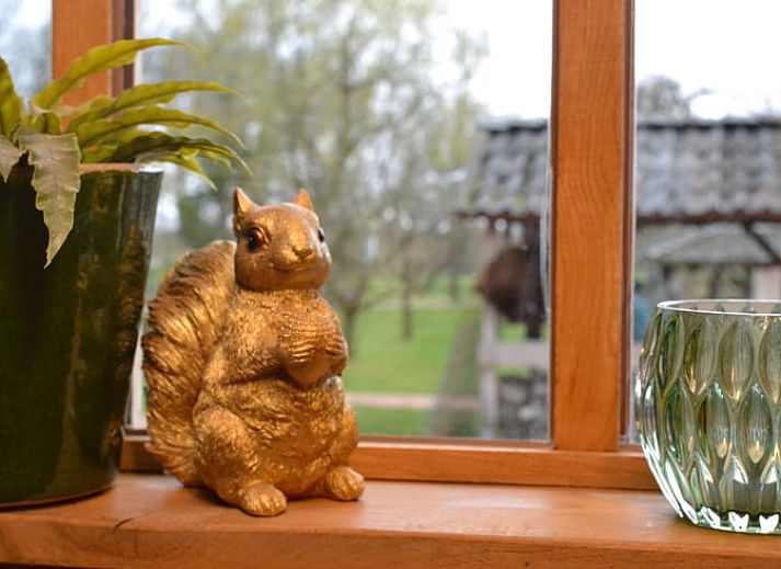 Geniet van de rust in de houten hottub bij Vakantiehuisje in Ruurlo, gelegen in de groene Achterhoek, Gelderland.