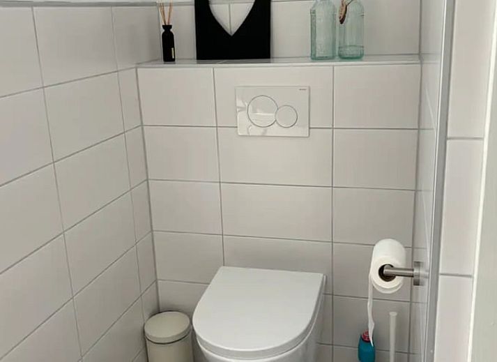 Moderne Kueche und Essbereich im Ferienhaus Cottage in Ruurlo, Achterhoek, Gelderland.