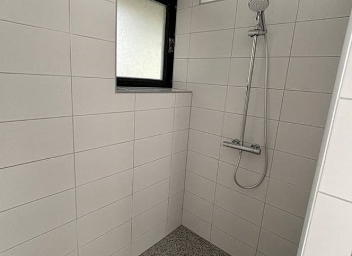 Moderne Kueche und Essbereich im Ferienhaus Cottage in Ruurlo, Achterhoek, Gelderland.