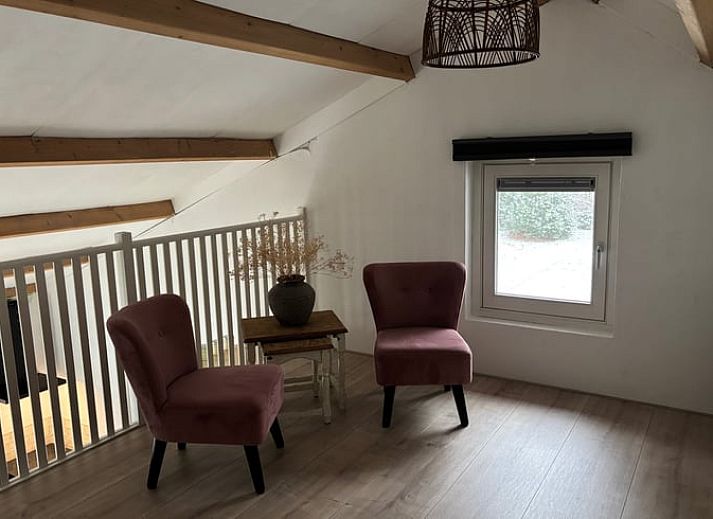 Esstisch und Kueche im Ferienhaus Cottage in Ruurlo, gelegen in Gelderland.