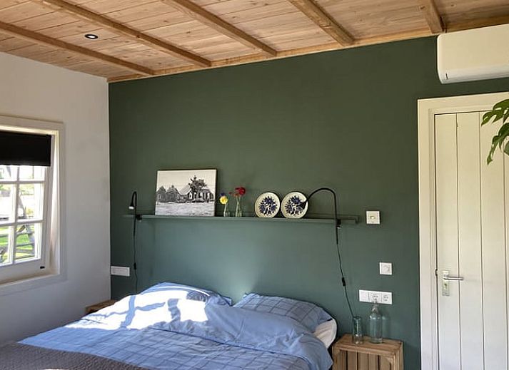 Cottage in Westendorp, a charming bed and breakfast in Achterhoek, Gelderland, with grazing cows in the green yard.