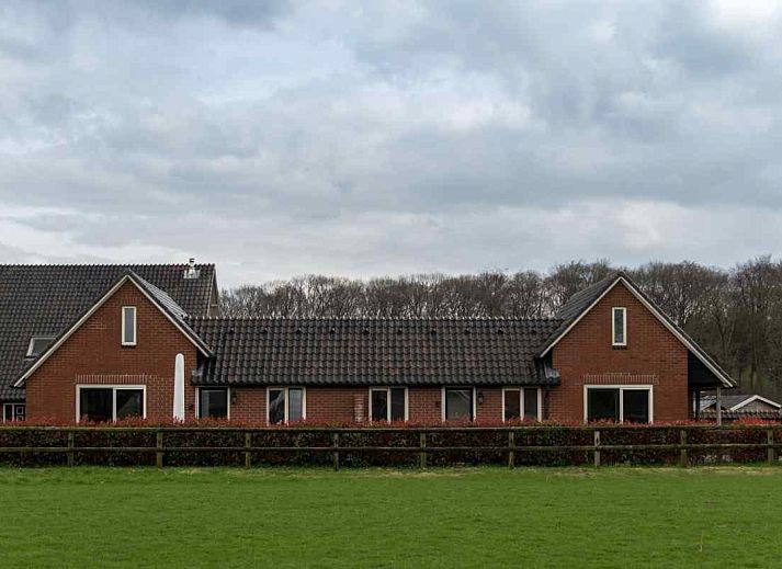 Modern bathroom of vacation home DG645 in Westendorp with double sink.