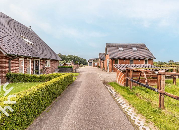 Gezellige woonkamer en keuken in DG645 vakantiehuis, Westendorp, Achterhoek.
