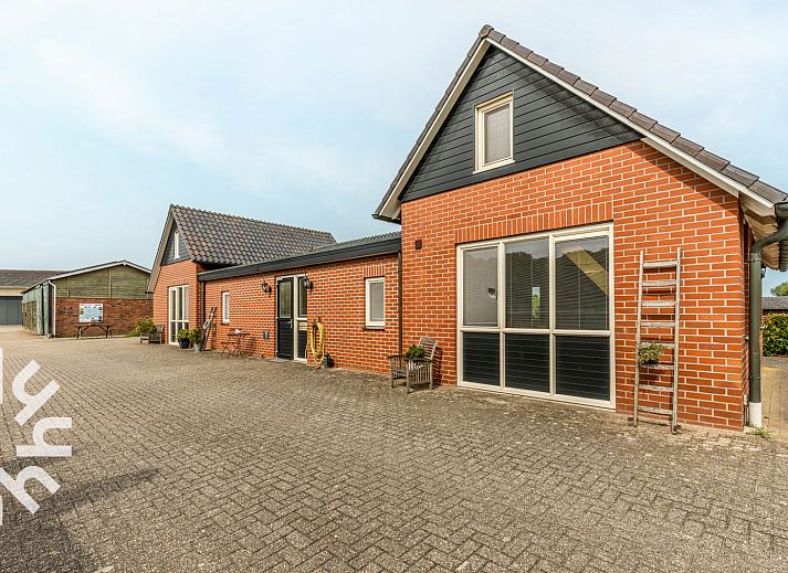 Gezellige woonkamer en keuken in DG645 vakantiehuis, Westendorp, Achterhoek.