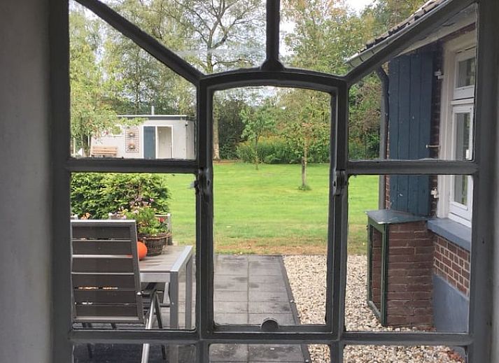 Sonnige Terrasse des Ferienhauses in Sinderen, perfekt fuer das Leben im Freien in Achterhoek, Gelderland.