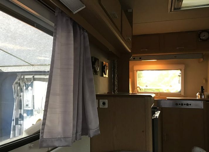 Entspannen Sie sich auf der Terrasse des Cottage in Sinderen, einer Ferienunterkunft in Achterhoek, Gelderland.