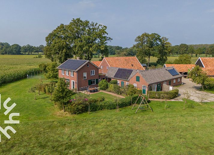 Speeltuin en schommel bij DG470 vakantieaccommodatie in Aalten, Gelderland