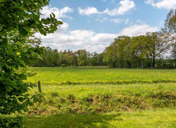 Spielplatz und Trampolin im Garten des Ferienhauses DG694, Aalten.