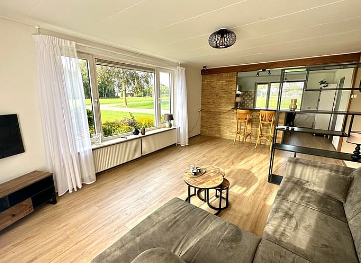 Cottage in Aalten, ein charmantes Ferienhaus in Achterhoek, Gelderland, mit einer einladenden Terrasse und laendlicher Umgebung.