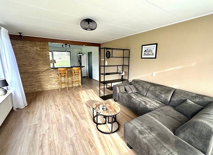 Cottage in Aalten, ein charmantes Ferienhaus in Achterhoek, Gelderland, mit einer einladenden Terrasse und laendlicher Umgebung.