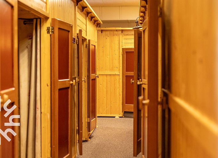 Modern shower in DG168 vacation home, Aalten, Achterhoek for comfortable stay.